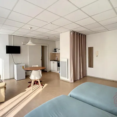 Apartment T1 Avec Balcons, Proche Thermes Et Centre-ville, Au Coeur Du Parc Naturel Du Haut-languedoc - Fr-1-451-175 Lamalou-les-Bains